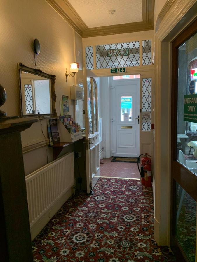 The Woodleigh Family Hotel Blackpool Bagian luar foto
