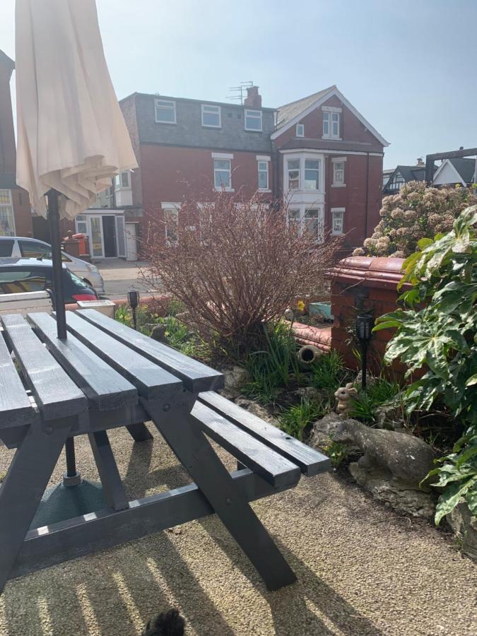 The Woodleigh Family Hotel Blackpool Bagian luar foto